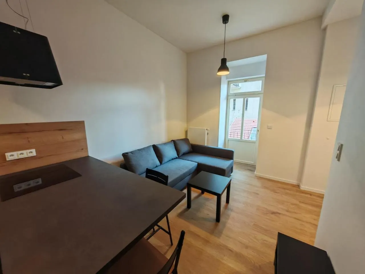Contacts de Modern 1Br In Trendy Zizkov